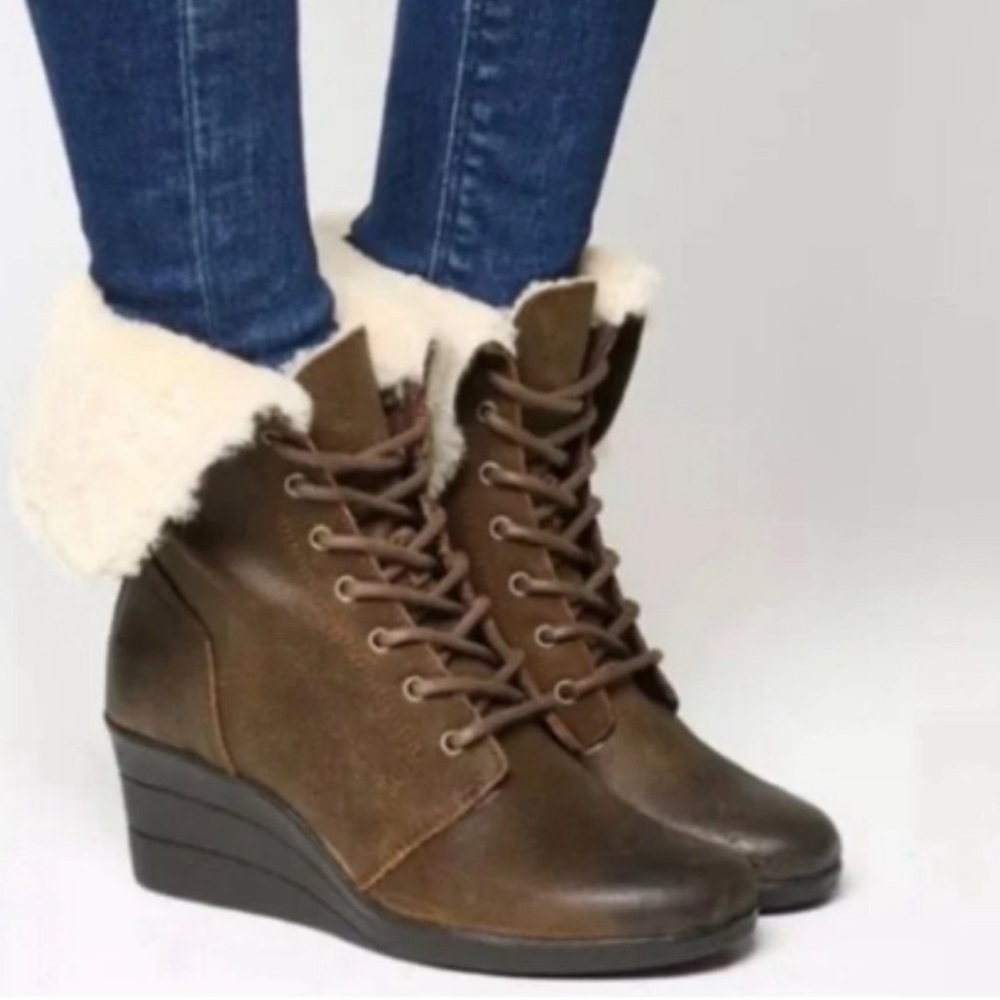 UGG Australia Waterproof Lace-Up Leather Upper Wedge Booties Zea Shearling Trim